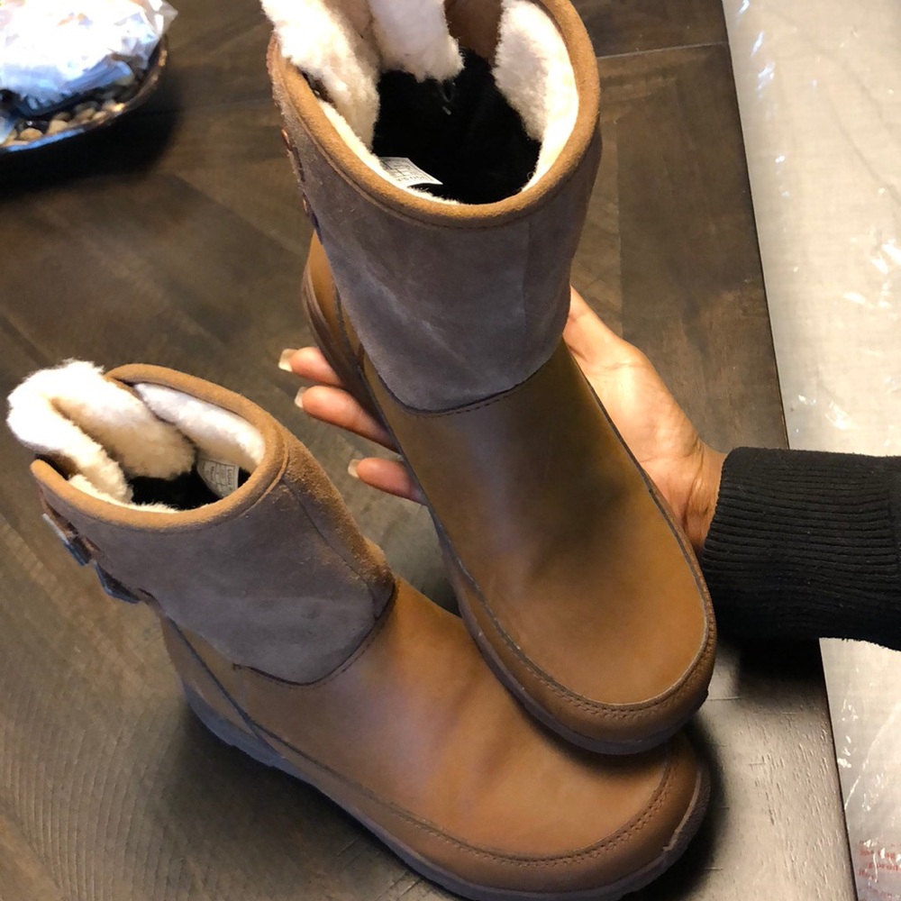 Girls Ugg waterproof boots size 4